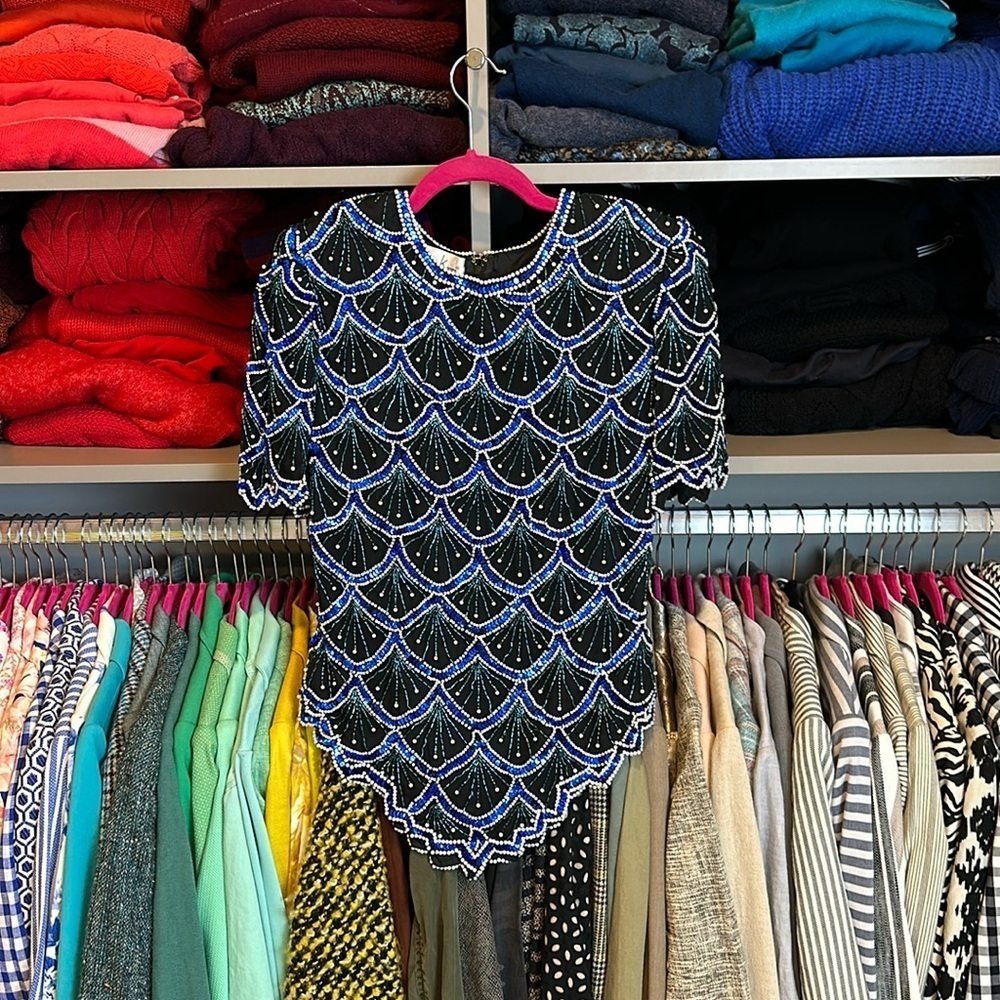 Lawrence Kazar black/blue sequins/teal pailletes/faux pearls short sleeve top M